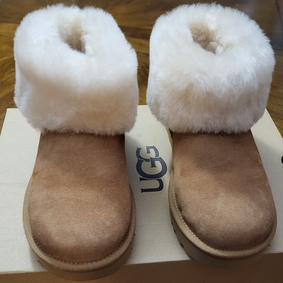 UGGs - Picture 3 of 4